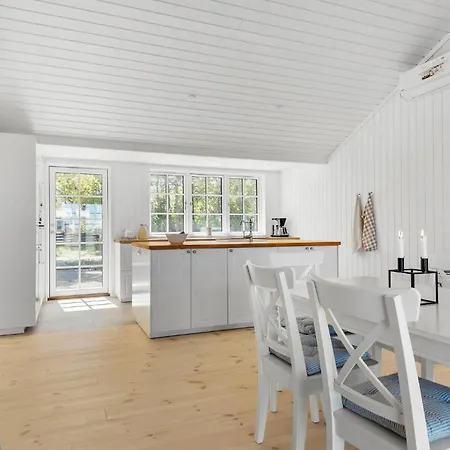 Дом отдыха 3 Bedroom Lovely In