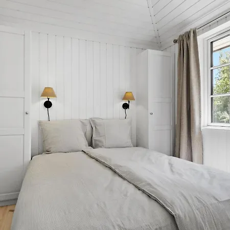 3 Bedroom Lovely In Feriehus *