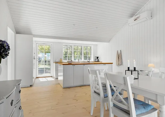 Дом отдыха 3 Bedroom Lovely In